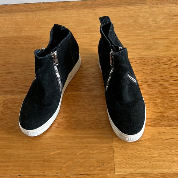 Steve Madden black platform sneakers with zippers on either side - Picture 1 of 3